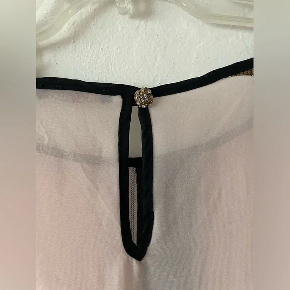 Luxury Pink and Gold Women's abaya kuftan dress - Picture 4 of 5